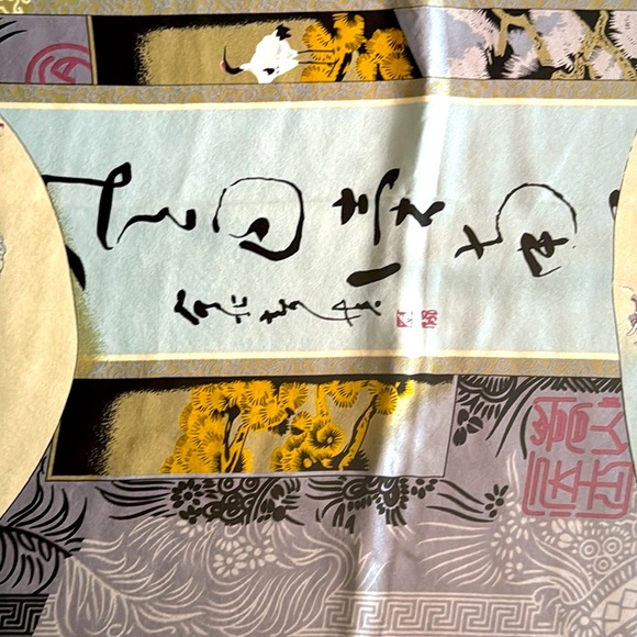 Large Japanese Pictorial Silk Scarf - Picture 6 of 17